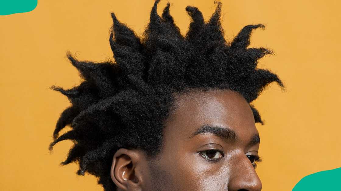 A man with kinky spikes hairtyle