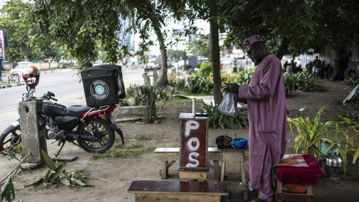 Cash crunch fuels rising misgivings against Nigeria's money agents