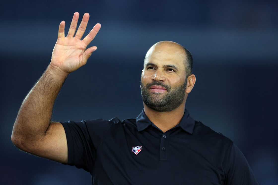 Albert Pujols waves at the crowd