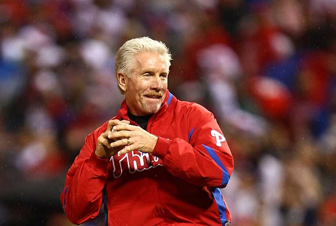 Mike Schmidt throws out the first pitch