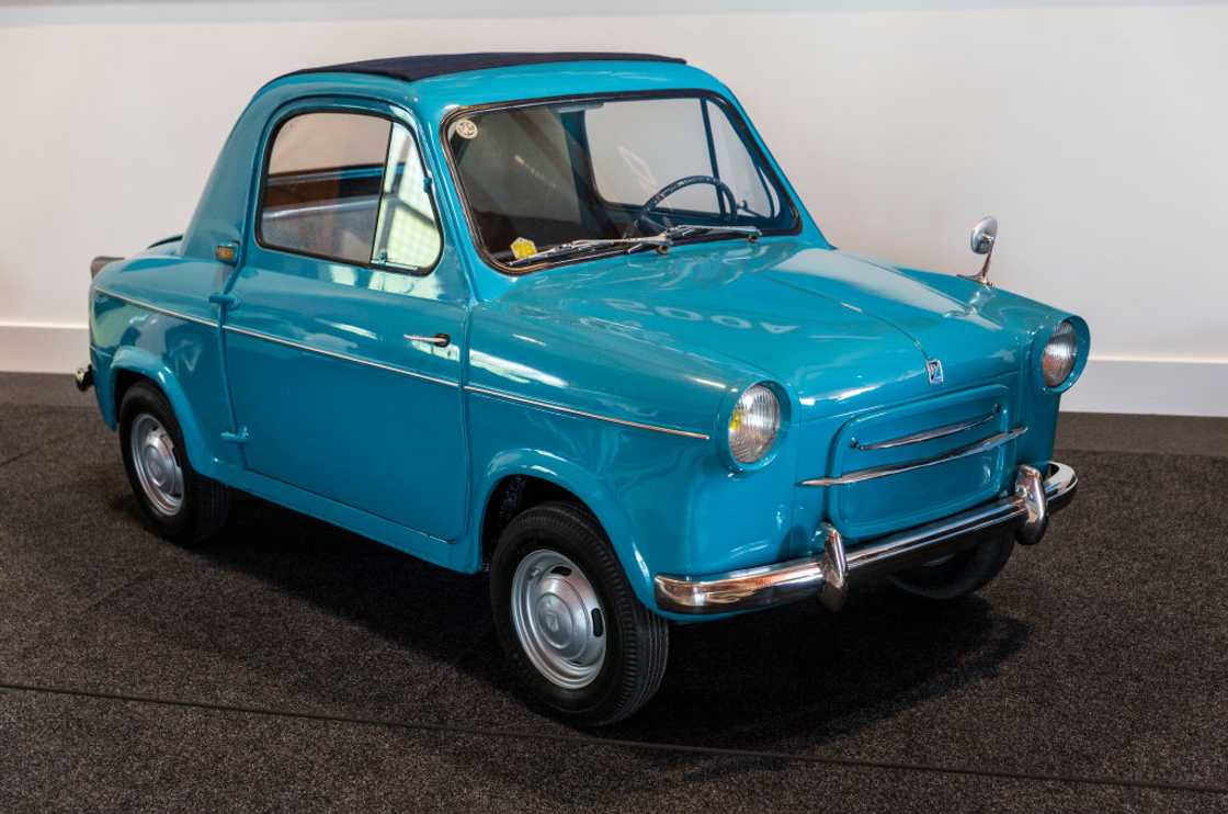 A blue Vespa 400 is on display