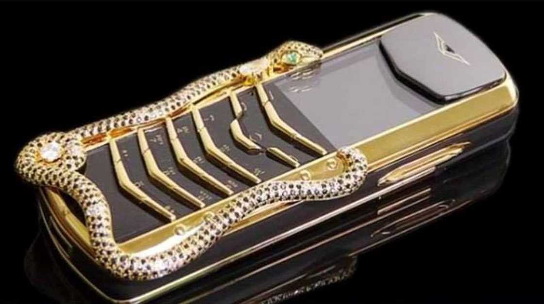 Vertu Signature Cobra