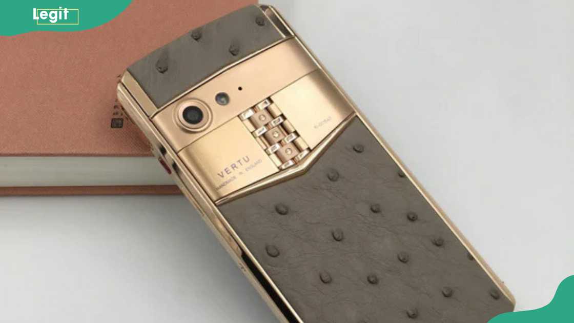 Vertu Aster P Gold