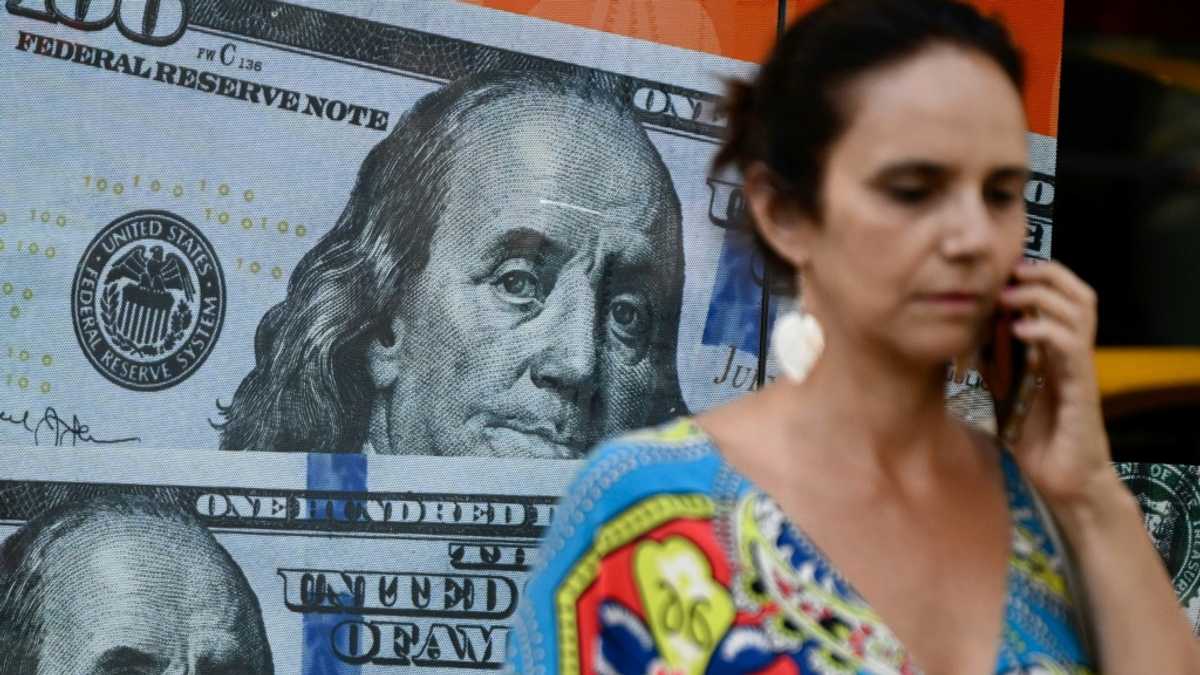 Argentina's dollar craze cools under greenback-loving Milei