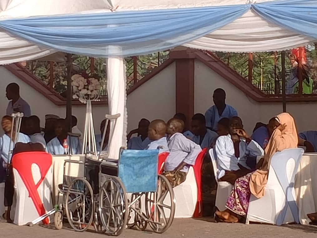 COAS Celebrates Christmas With Wounded Soldiers In Kaduna