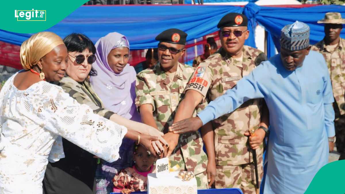 Chief of Army Staff Celebrates Christmas with Frontline Troops, Extends Heartfelt Greetings