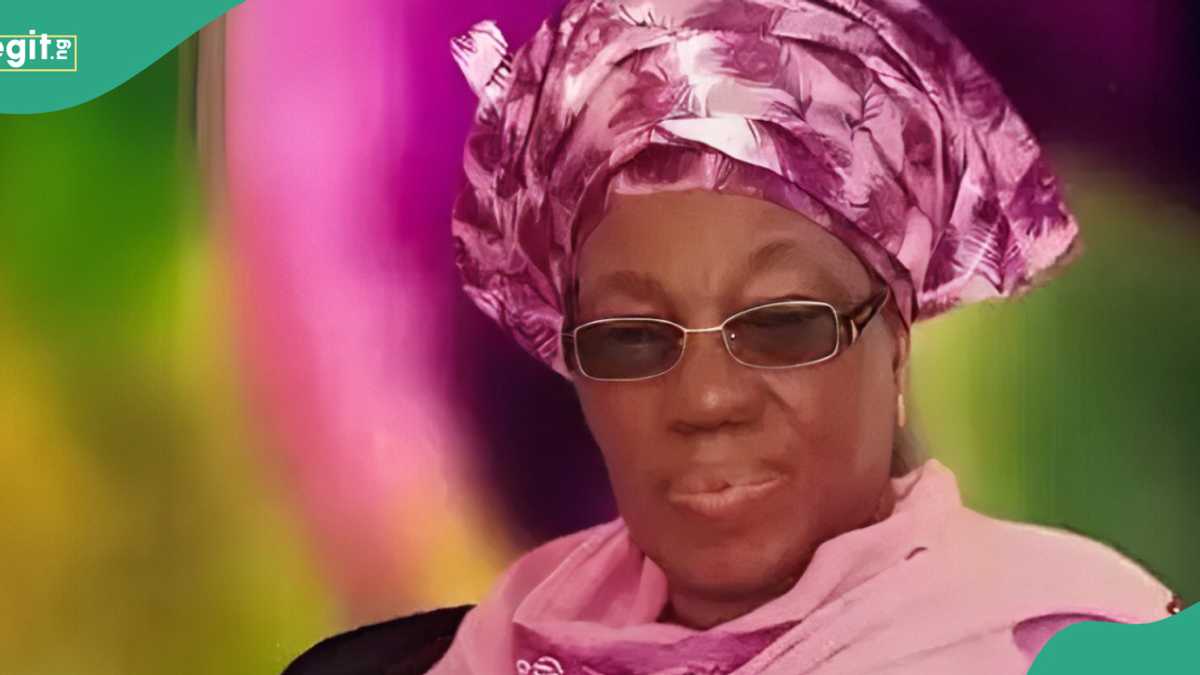 JUST IN: Tears as Former Speaker Dimeji Bankole Loses Mother