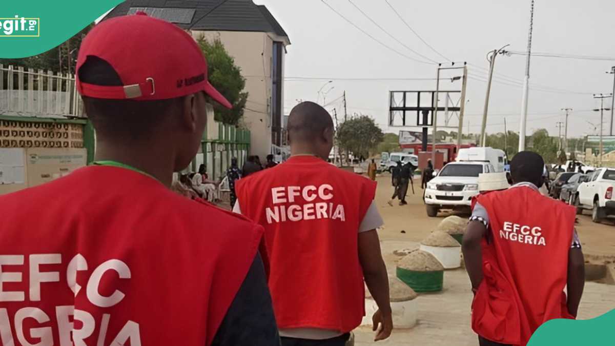 Suspected Yahoo Boys Open Fire On EFCC Officers, Kill One, Injure Another In Anambra