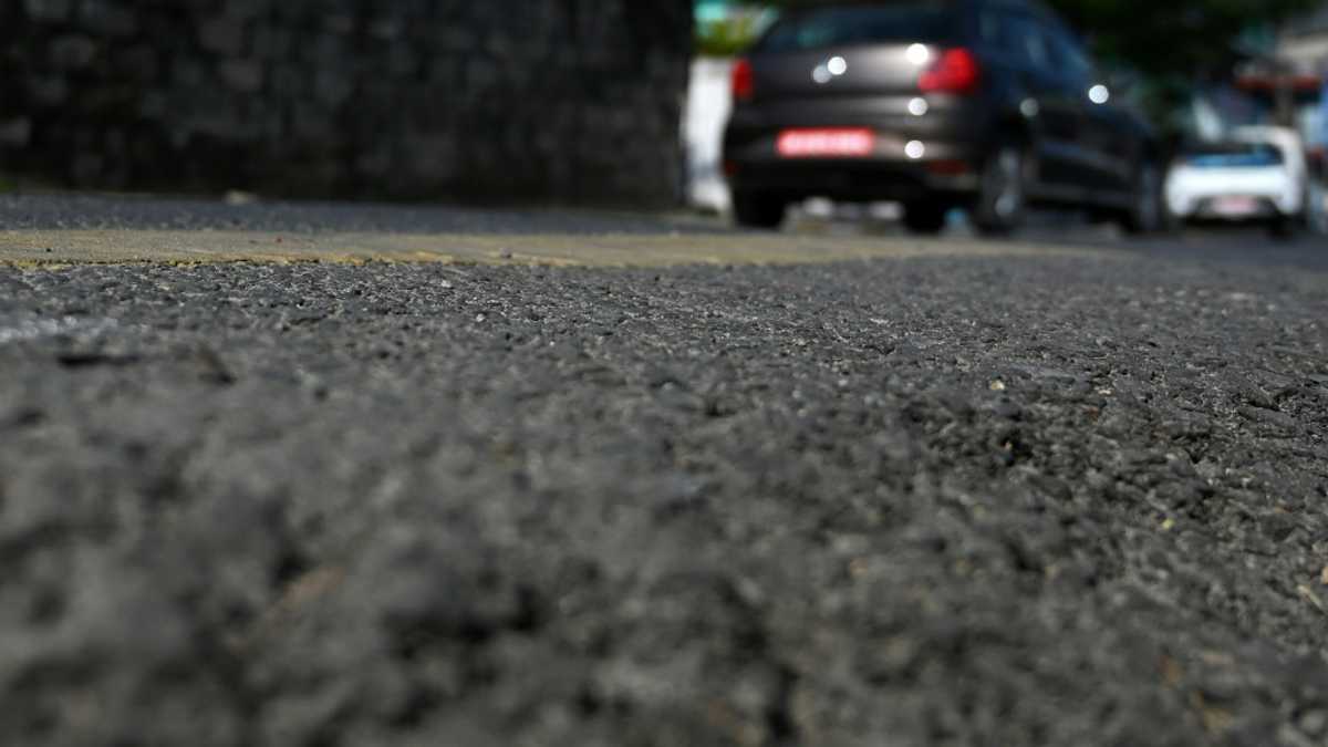 Rubbish roads: Nepal explores paving with plastic