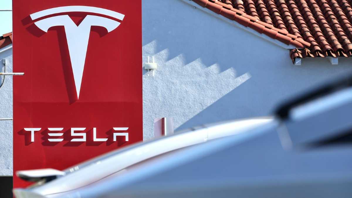 Tesla results miss estimates, citing lower vehicle prices