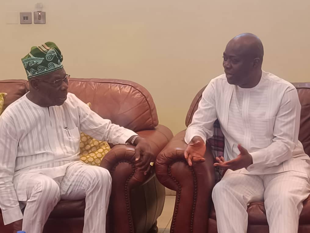 Obasanjo, Arapaja Pay Condolence Visit To Makinde Over Brother’s Death