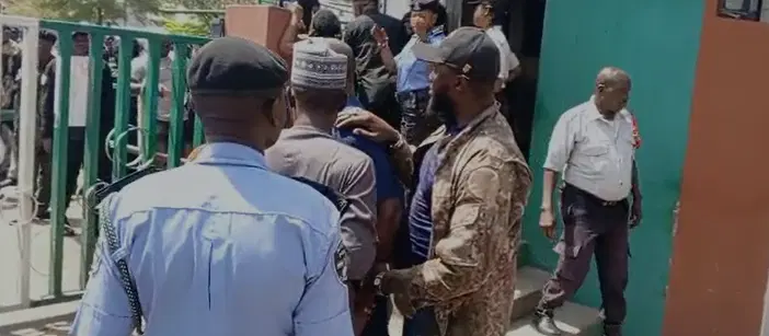 Chaos Erupts At PDP Headquarters As Thugs Invade BoT Meeting (Video)