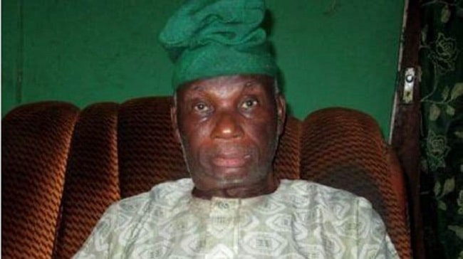 FG Donates ₦30 Million To Family Of Late Nigerian Flag Designer, Taiwo Akinkunmi