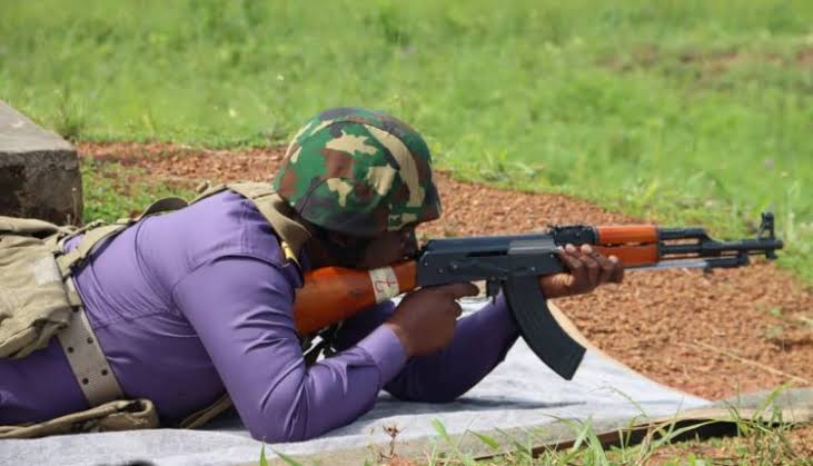 Lagos youths, Nigerian Navy clash, engage in gun battle as residents flee for safety