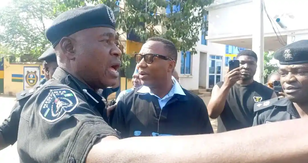 Sowore Granted Bail, Vows To Stay In Detention Over ‘Unjust Conditions’