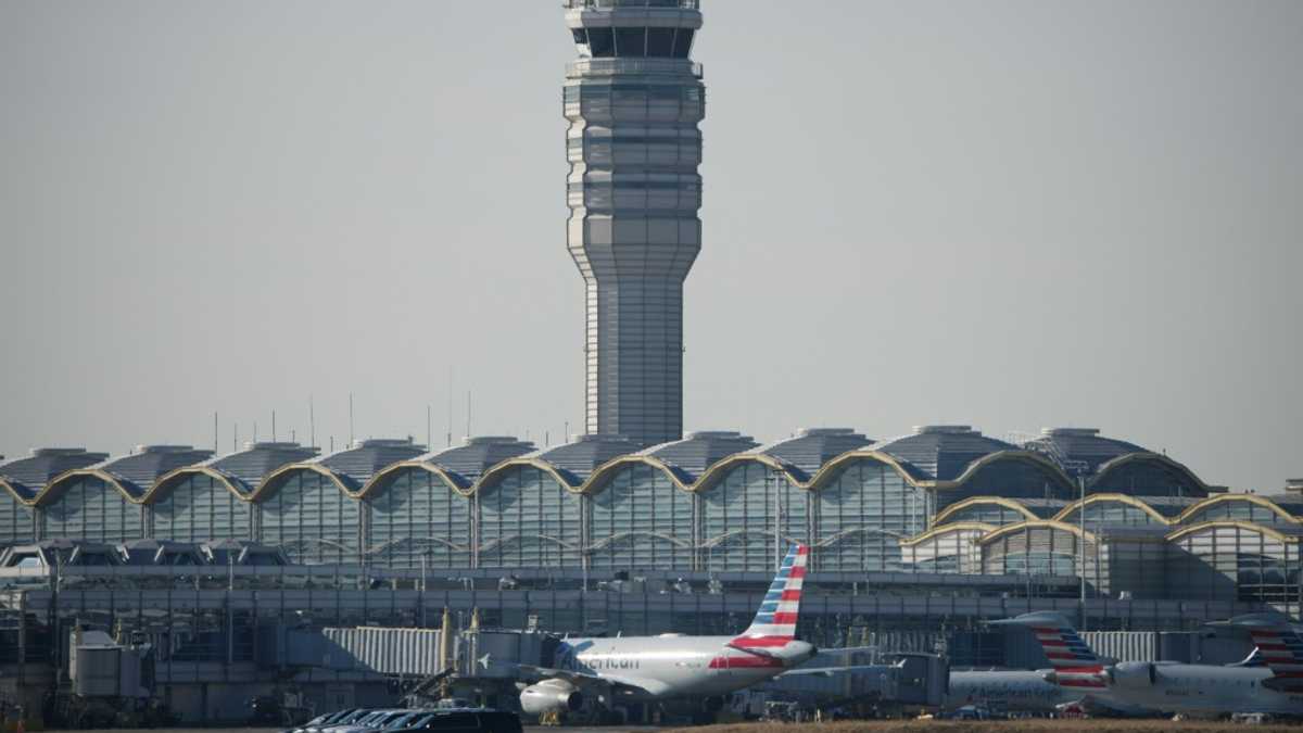 Overwhelmed? DC crash puts spotlight on US air traffic agency