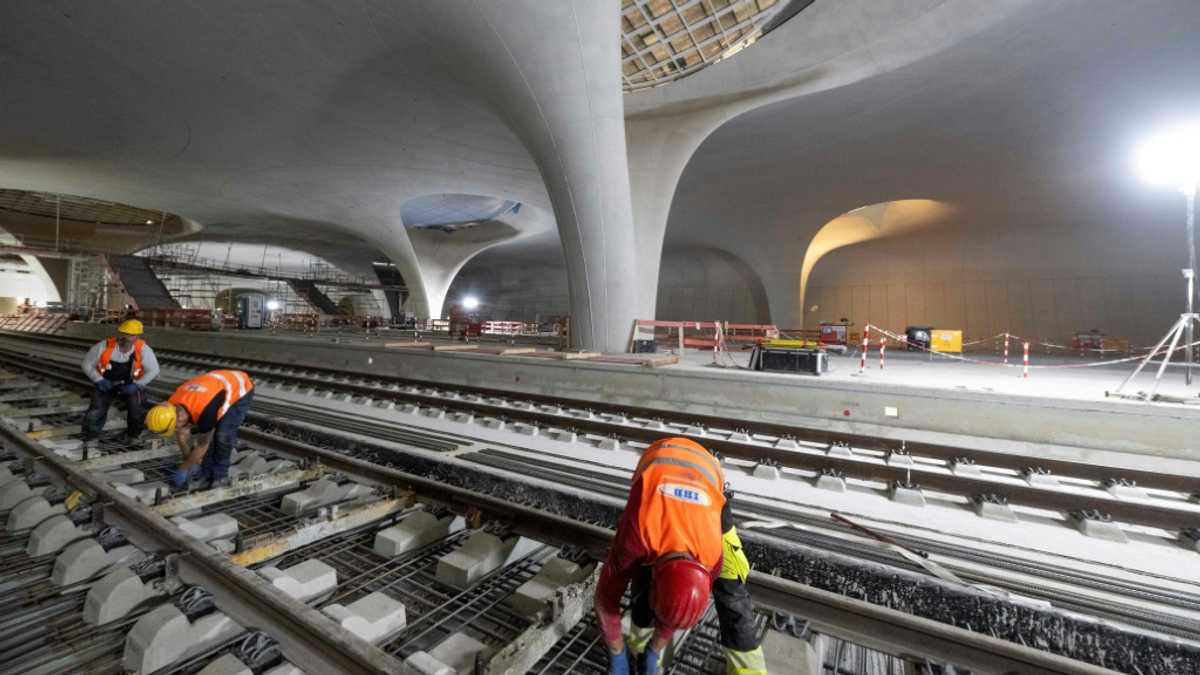 Late trains, old bridges, no signal: Germany's infrastructure woes