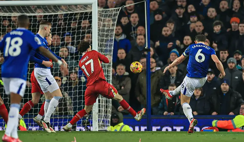 Liverpool Fail To Extend Lead After Dramatic 2-2 Draw Vs Everton