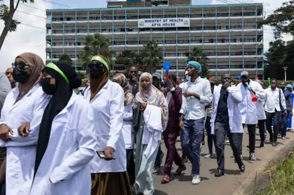 Protest rocks Lokoja Teaching Hospital as 272 doctors quit service