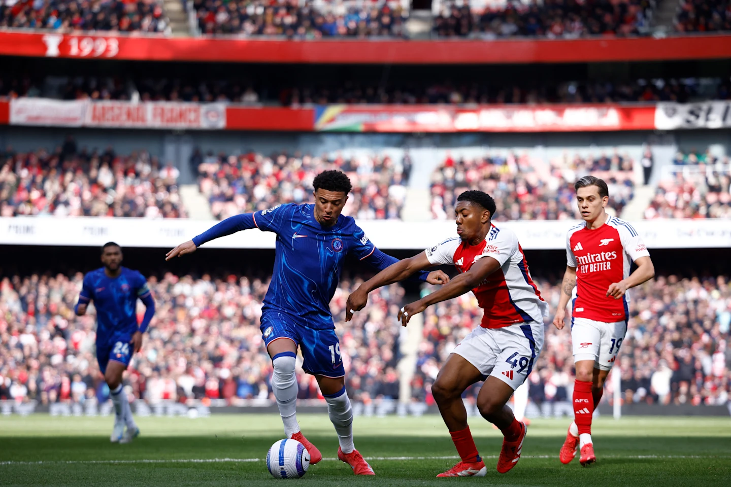 Merino's Goal Earns Arsenal Victory Over Chelsea